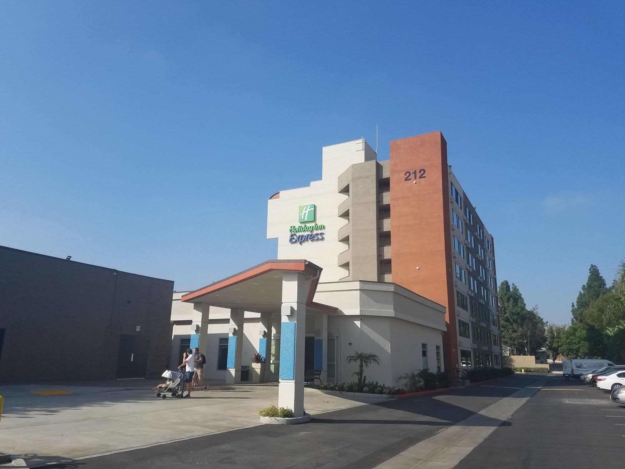 Holiday Inn Express Fullerton-Anaheim By Ihg Exterior foto