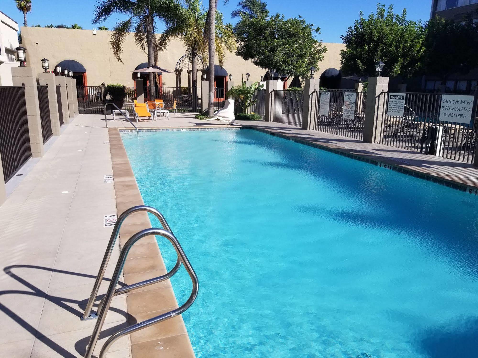 Holiday Inn Express Fullerton-Anaheim By Ihg Exterior foto